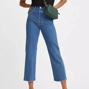 Levi's Ribcage Straight Medium Wash Ankle Jeans